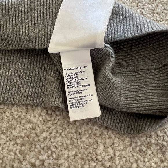 Tommy Hilfiger Light Gray 100% Cotton Relaxed Fit V-Neck Sweater - Picture 3 of 7